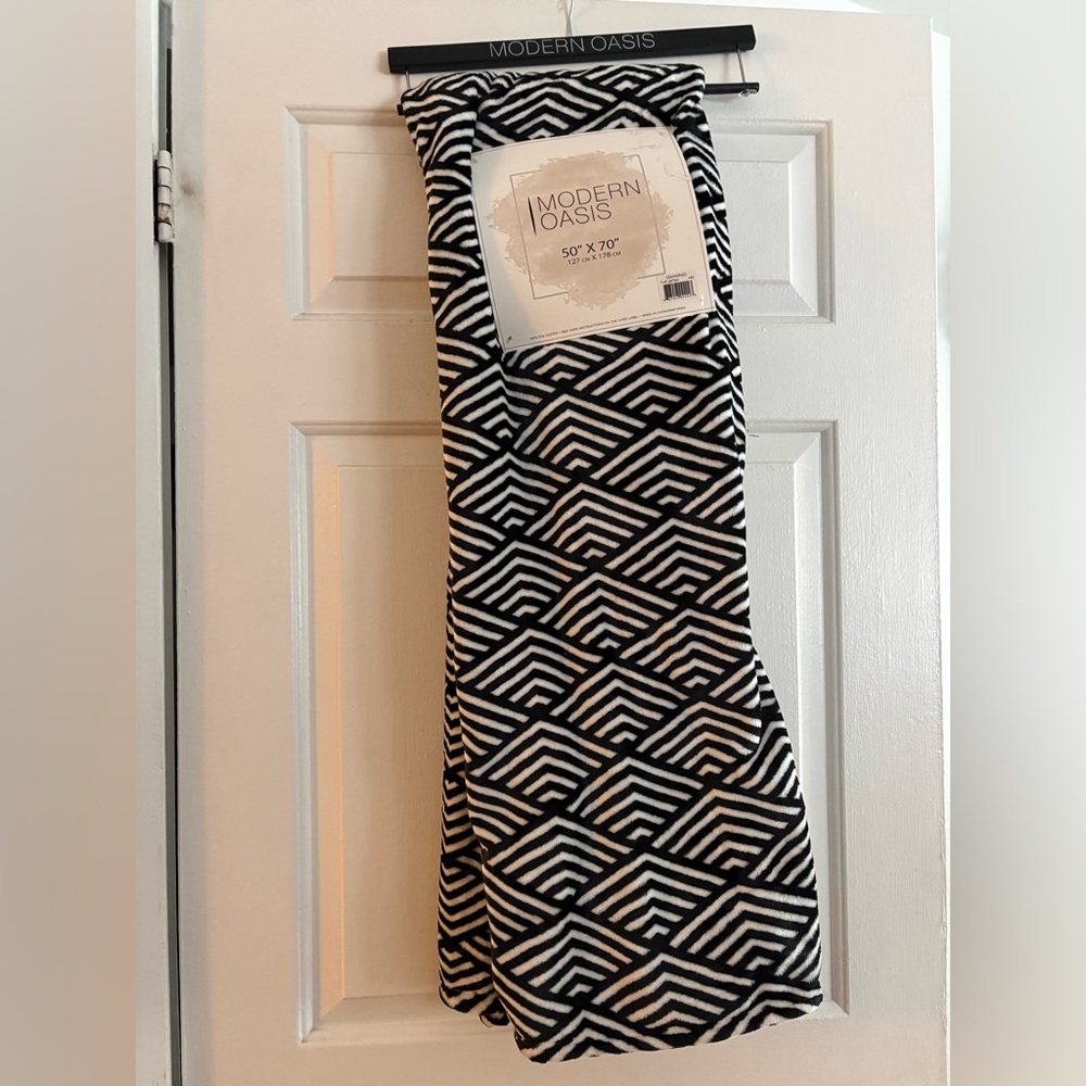 Throw blanket Black and White Geometric pattern